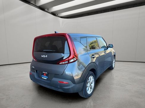 Used 2022 Kia Soul LX w/ Technology Package FWD image 6