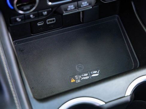 Used 2021 Chevrolet Tahoe Premier w/ Premium Package image 14