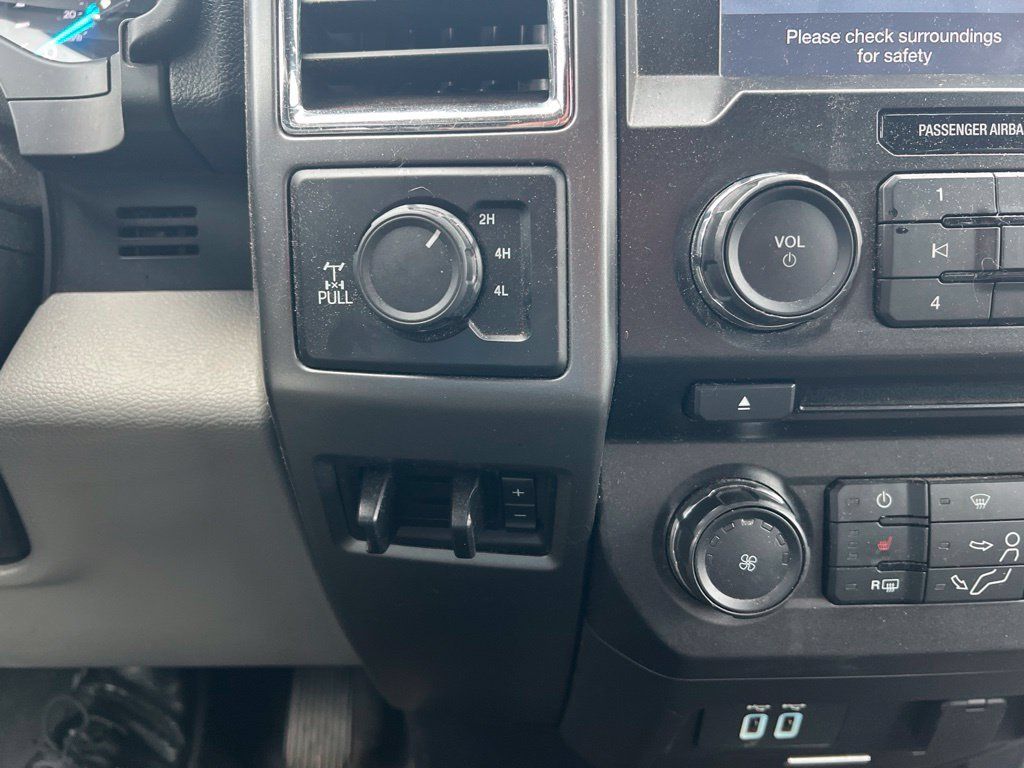 Used 2017 Ford F250 XLT w/ XLT Premium Package AWD/4WD image 18
