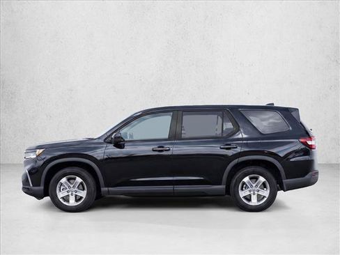 Used 2023 Honda Pilot LX image 3