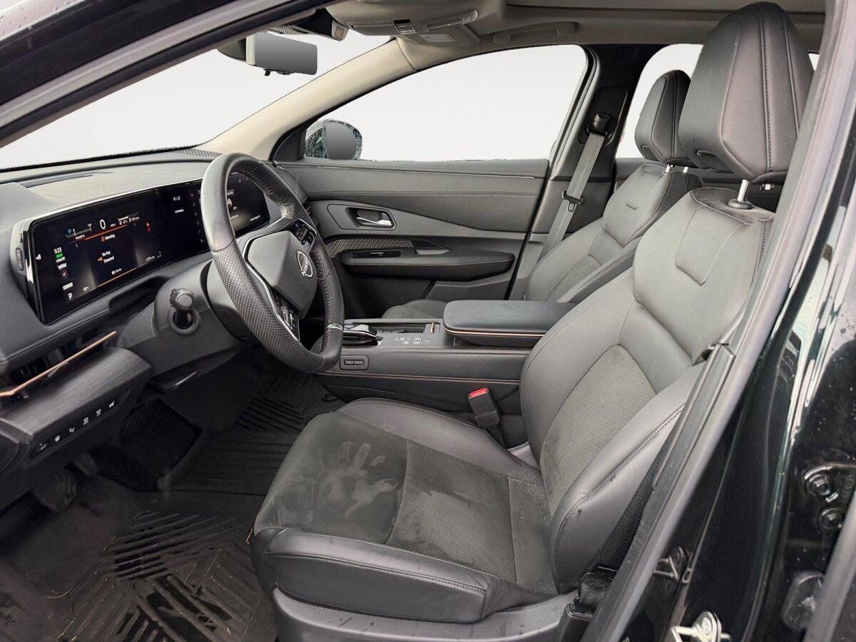 Used 2024 Nissan Ariya AWD image 9
