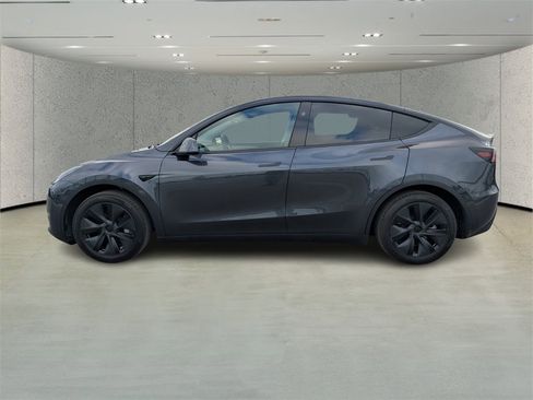 Used 2025 Tesla Model Y Long Range image 6