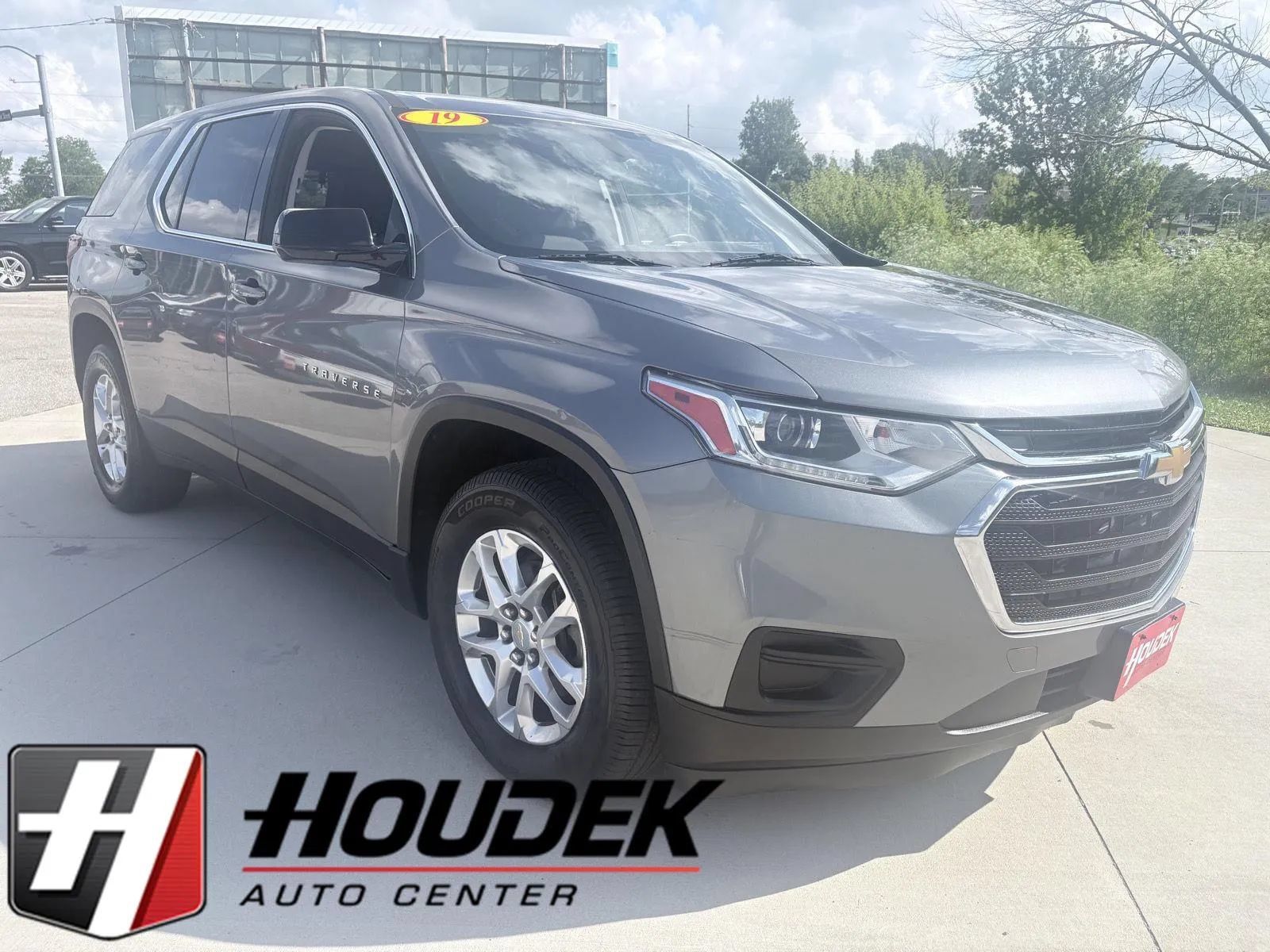 Used 2019 Chevrolet Traverse LS AWD/4WD image 1