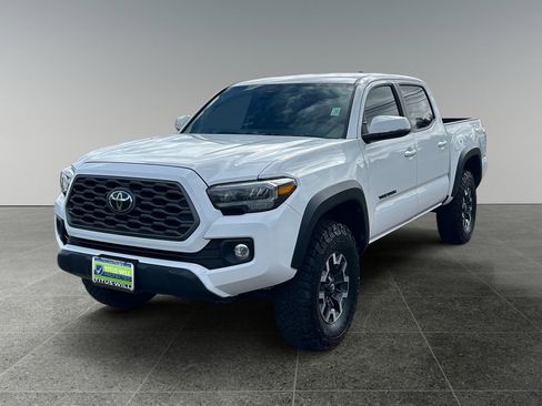 Used 2022 Toyota Tacoma TRD Off-Road w/ Technology Package AWD/4WD image 4