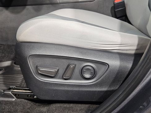 Used 2024 Toyota RAV4 XLE AWD/4WD image 23