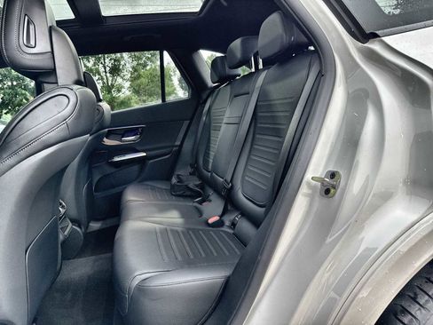 Used 2025 Mercedes-Benz GLC 350e 4MATIC image 4