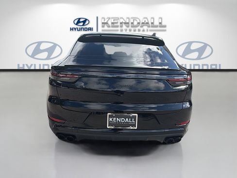 Used 2023 Porsche Cayenne Platinum Edition AWD/4WD image 5