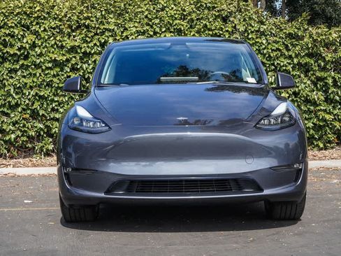 Used 2023 Tesla Model Y 2WD image 2