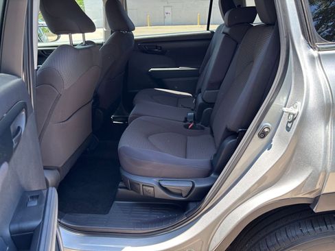 Used 2025 Toyota Highlander LE FWD image 28