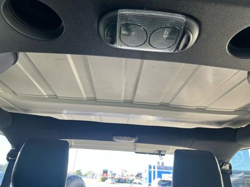 Used 2018 Jeep Wrangler Unlimited Sahara w/ Dual Top Group image 21