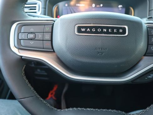 Used 2025 Jeep Wagoneer L Series II w/ 8-pass Seating Package image 15