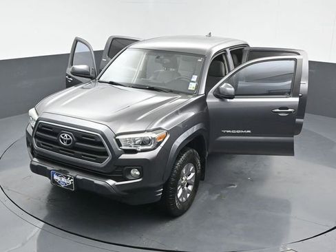 Used 2017 Toyota Tacoma SR5 image 26