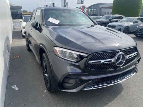 Used 2025 Mercedes-Benz GLC 350e 4MATIC image 2