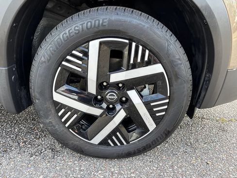 Used 2025 Nissan Kicks SV w/ Charging Package FWD image 19