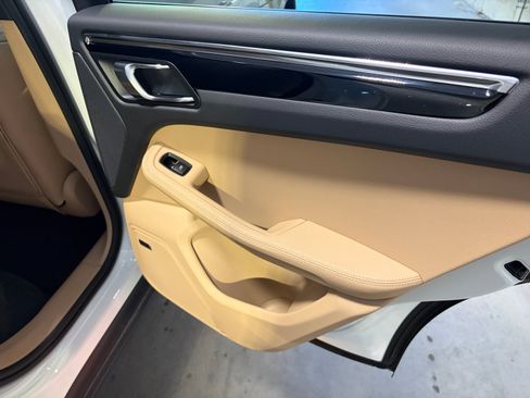 Certified 2026 Porsche Macan AWD/4WD image 26