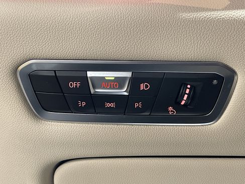 Used 2022 BMW X6 xDrive40i w/ Executive Package image 21