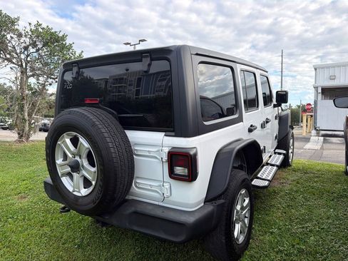 Used 2019 Jeep Wrangler Unlimited Sport S AWD/4WD image 4