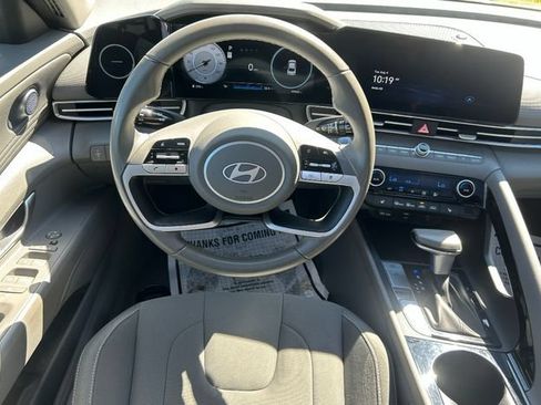 Certified 2025 Hyundai Elantra SEL FWD image 14