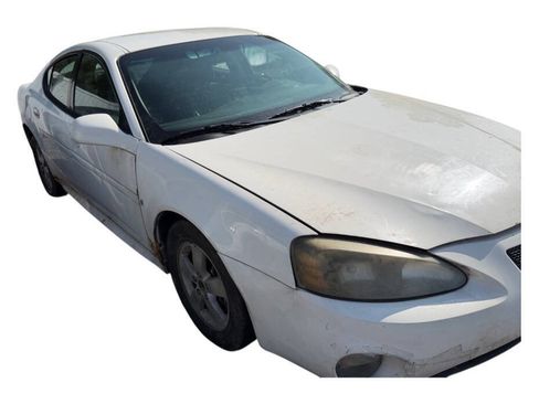 Used 2006 Pontiac Grand Prix w/ Preferred Package FWD image 8