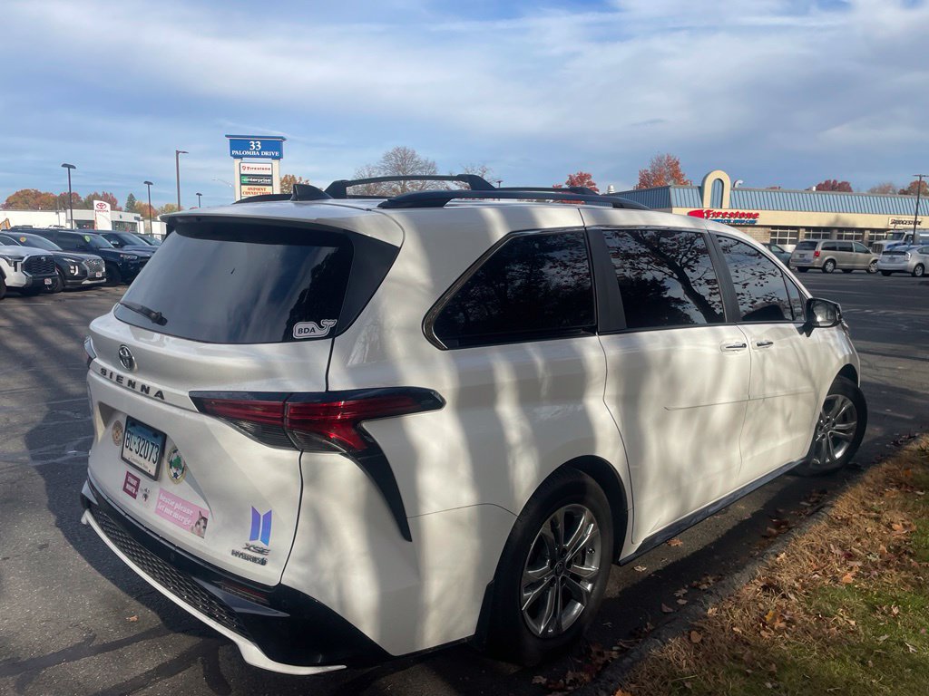 Used 2023 Toyota Sienna XSE w/ XSE Plus Package AWD/4WD image 7