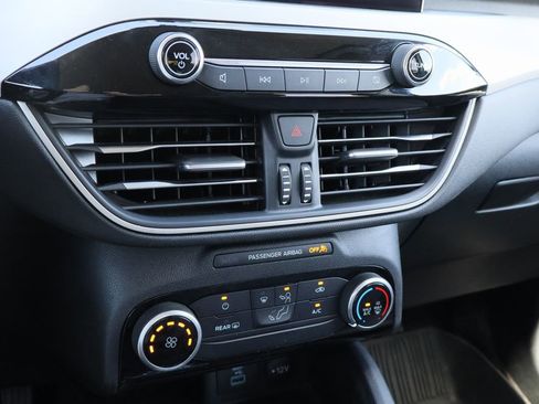 Used 2022 Ford Escape SE FWD image 17