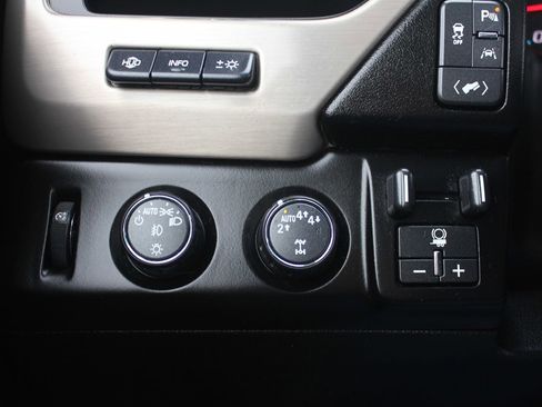 Used 2017 GMC Yukon Denali w/ Open Road Package image 17