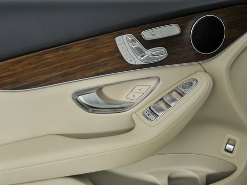 Used 2022 Mercedes-Benz GLC 300 4MATIC image 18