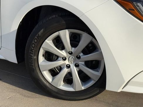 Used 2024 Toyota Corolla LE FWD image 2