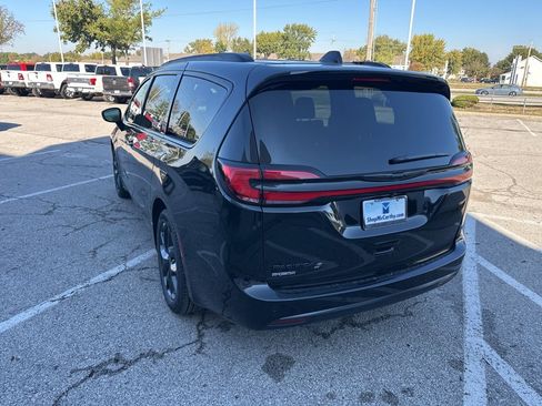 New 2026 Chrysler Pacifica Select image 23