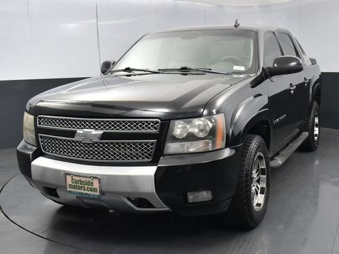 Used 2009 Chevrolet Avalanche LT w/ Suspension Package, Off-Road AWD/4WD image 3