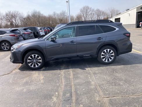 Used 2023 Subaru Outback Limited image 3