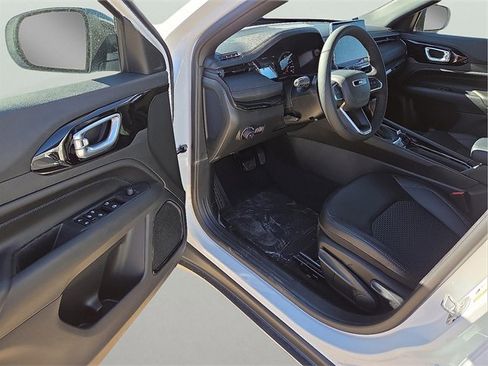 New 2026 Jeep Compass Latitude image 11