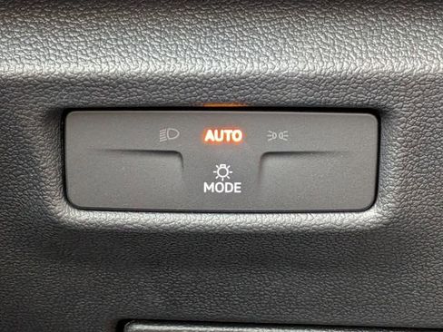 New 2026 Volkswagen Tiguan SE image 16