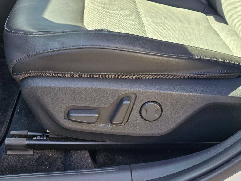 Certified 2023 Kia Niro Wind w/ Wind Preserve Package FWD image 13