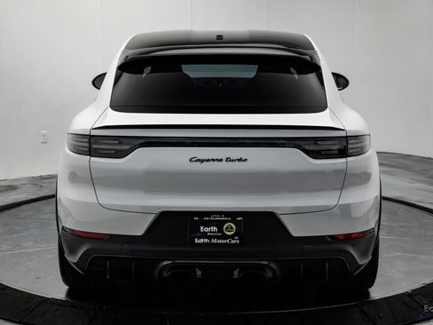 Used 2022 Porsche Cayenne Turbo image 11