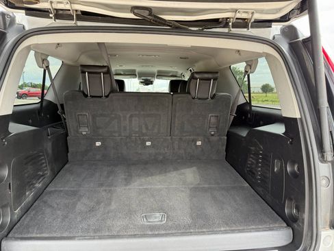 Used 2019 Chevrolet Suburban LT image 9