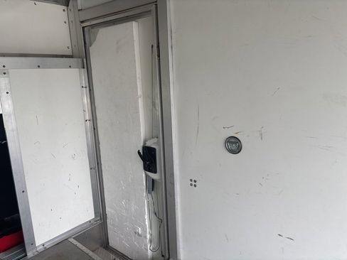 Used 2022 Ford Transit 350 DRW image 18