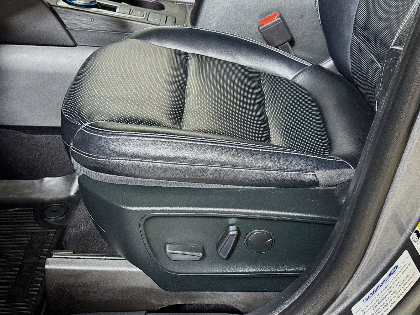Used 2022 Ford Escape SEL w/ Technology Package AWD/4WD image 16