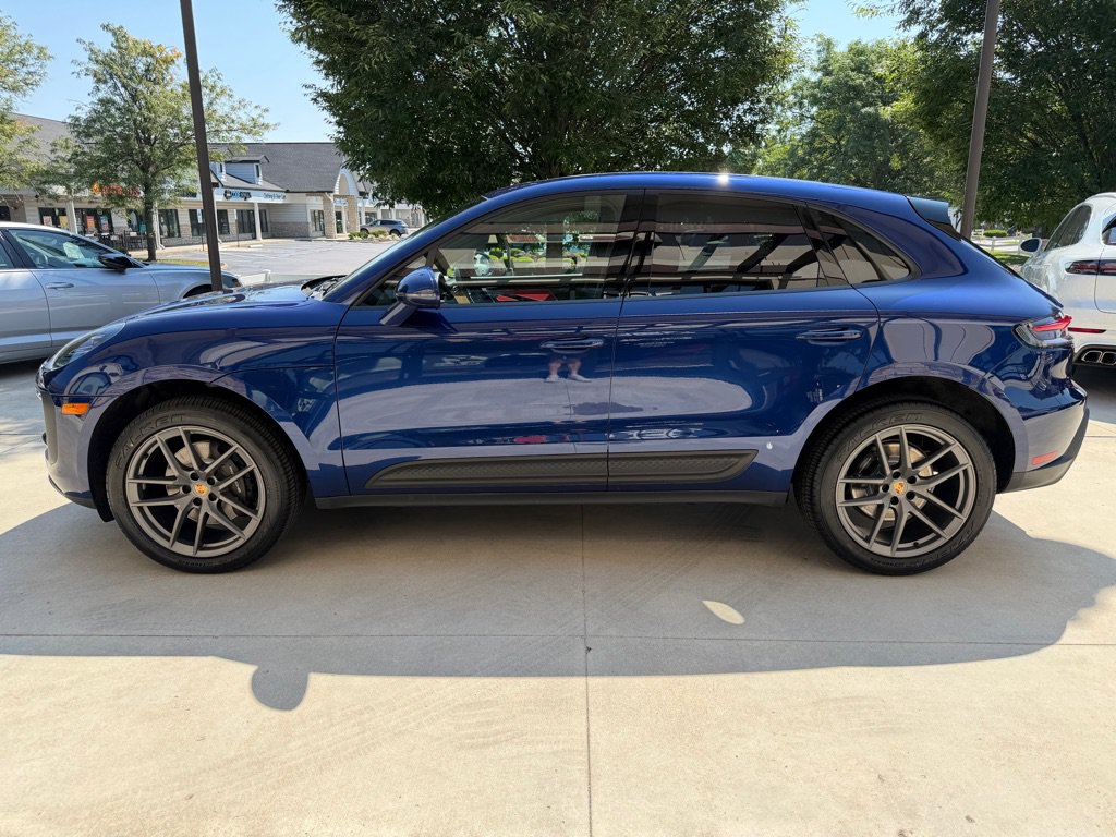 Used 2022 Porsche Macan AWD/4WD image 4