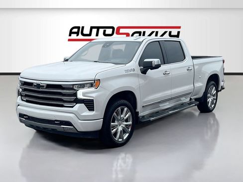 Used 2025 Chevrolet Silverado 1500 High Country w/ Technology Package AWD/4WD image 3