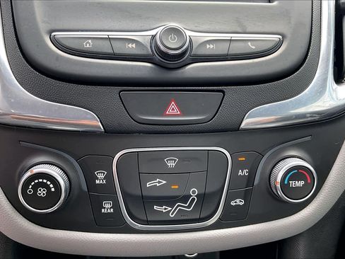 Used 2020 Chevrolet Equinox LS image 33