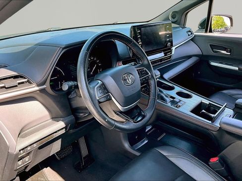 Used 2021 Toyota Sienna XSE w/ XSE Plus Package FWD image 14