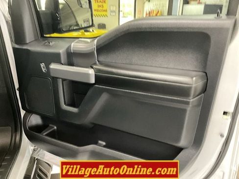 Used 2017 Ford F150 XLT w/ Equipment Group 302A Luxury AWD/4WD image 29