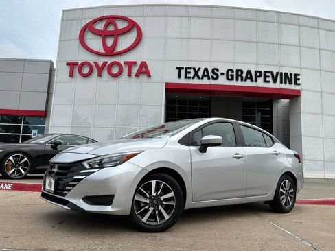 Used 2025 Nissan Versa SV FWD image 2