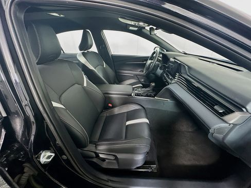 Used 2025 Toyota Camry SE image 32