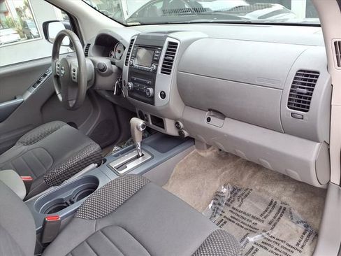 Used 2018 Nissan Frontier SV image 26