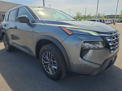 Used 2024 Nissan Rogue S image 3