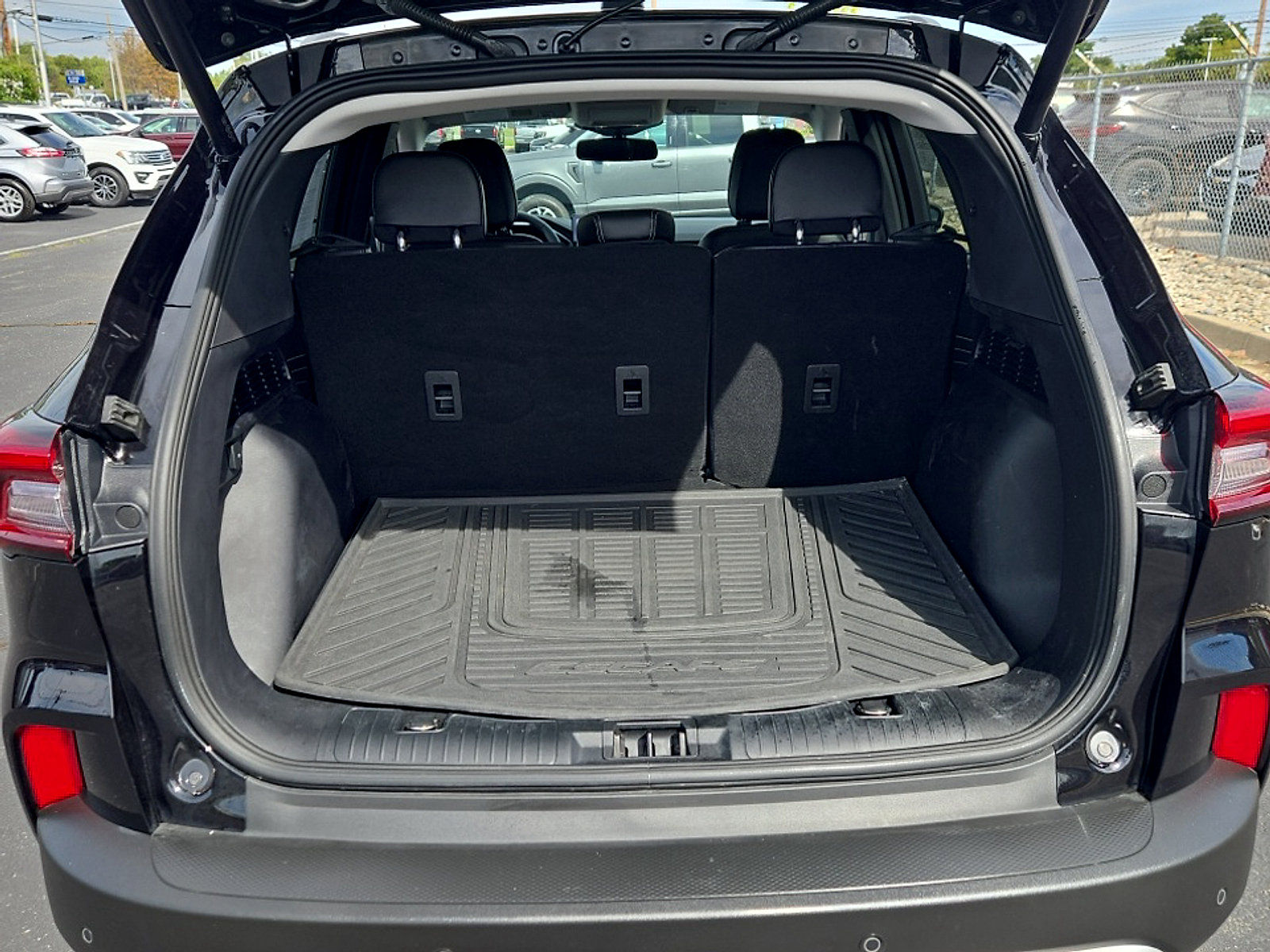 Used 2023 Ford Escape Platinum w/ Premium Technology Package AWD/4WD image 23