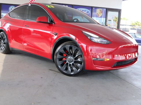 Used 2023 Tesla Model Y Performance AWD/4WD image 3