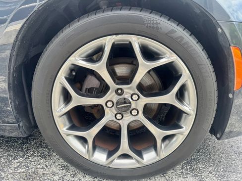 Used 2018 Chrysler 300 Touring w/ Sport Appearance Package RWD image 10